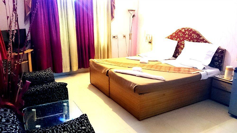 Treebo Trend Gupta Inn Varanasi Luaran gambar